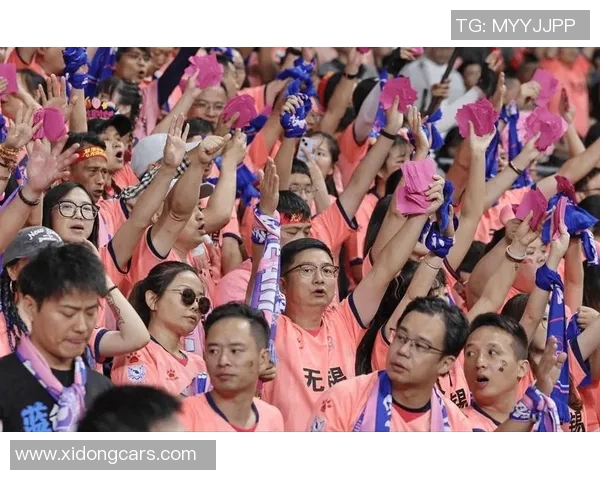 欧冠门票系统瘫痪数万球迷排队长达12小时争抢梦寐以求的门票